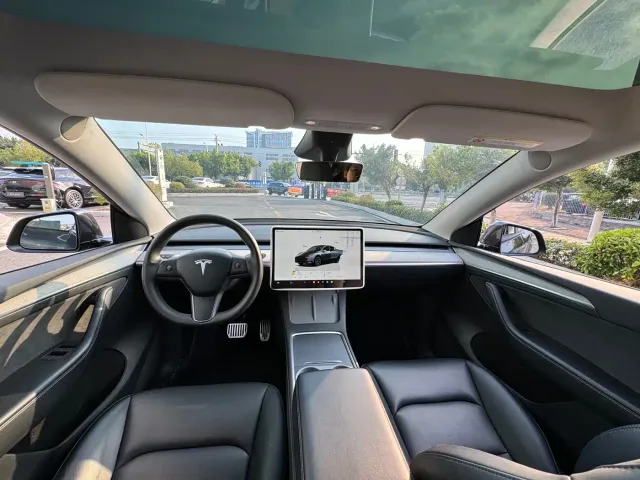 Tesla Model Y — Фото автомобиля 8