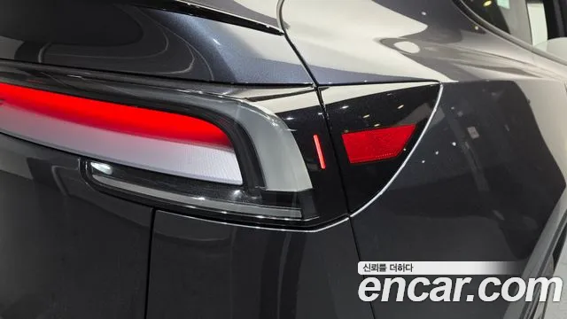 Tesla Model Y — Фото автомобиля 8
