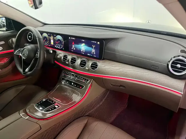 Mercedes-Benz E-Class — Фото автомобиля 8