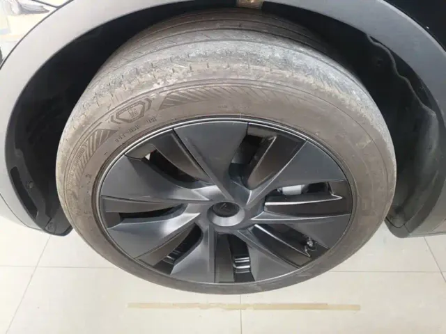 Tesla Model Y — Фото автомобиля 22
