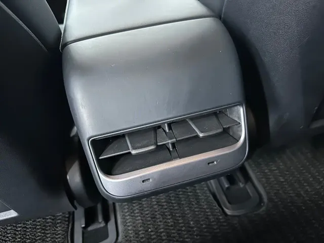 Tesla Model 3 — Фото автомобиля 17
