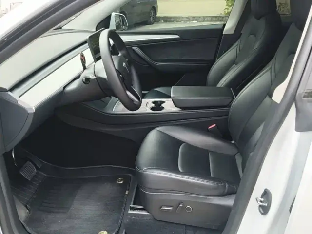 Tesla Model Y — Фото автомобиля 14