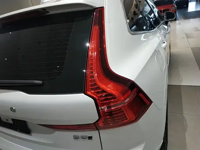 Volvo XC60 — Фото автомобиля 7