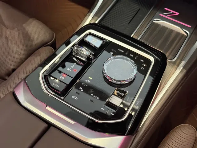 BMW 7 Series — Фото автомобиля 9