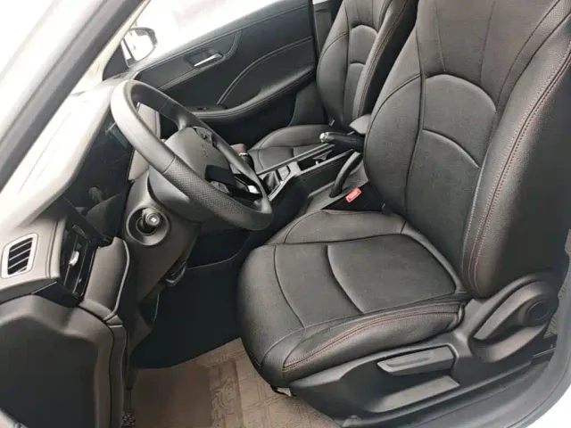 Roewe i5 — Фото автомобиля 14