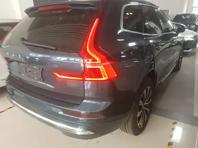 Volvo XC60 — Фото автомобиля 6