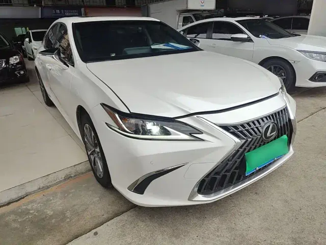 Lexus ES — Фото автомобиля 3