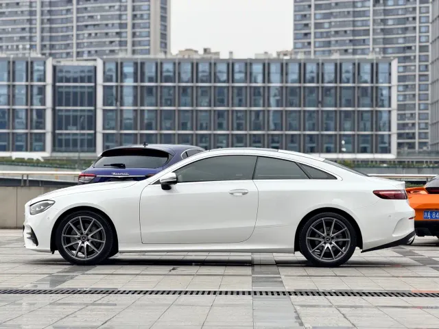 Mercedes-Benz E-Class — Фото автомобиля 4