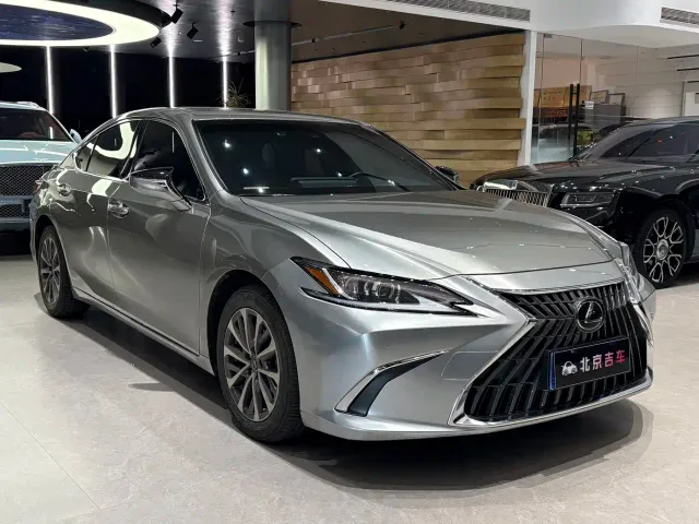 Lexus ES — Фото автомобиля 3