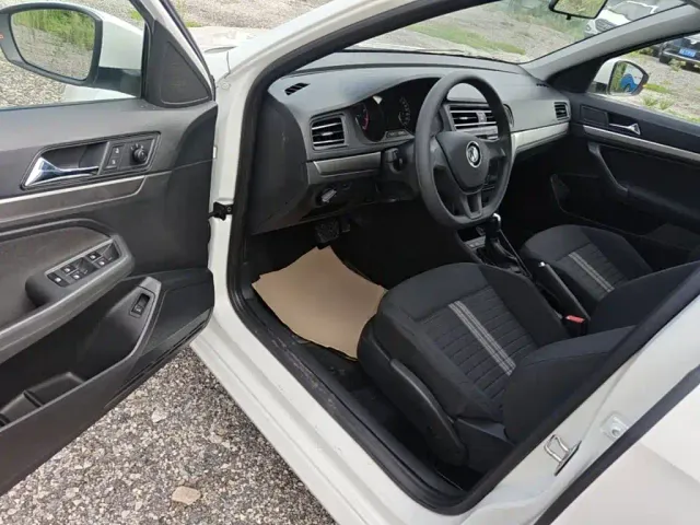Volkswagen Lavida — Фото автомобиля 15