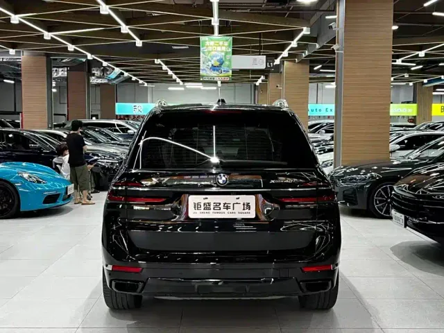 BMW X7 — Фото автомобиля 11