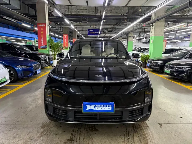 Li Auto L8 — Фото автомобиля 3