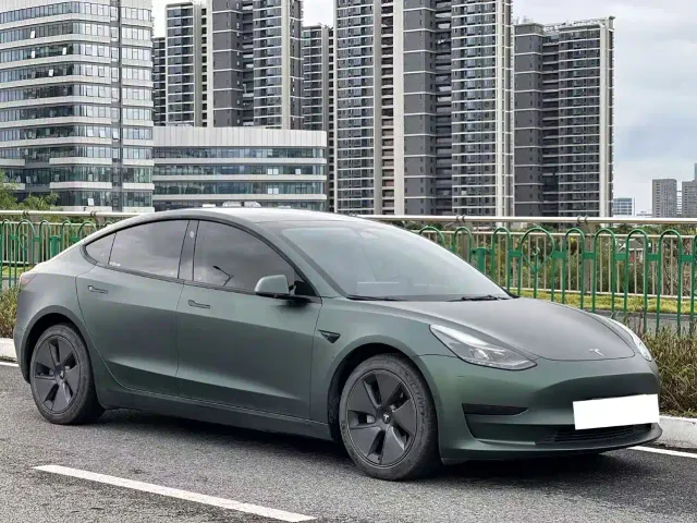 Tesla Model 3 — Фото автомобиля 3
