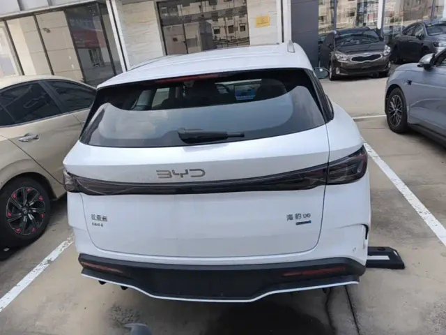 BYD Seal 06 DM-i Touring 2025 DM-i 150KM Flagship — Фото автомобиля 5