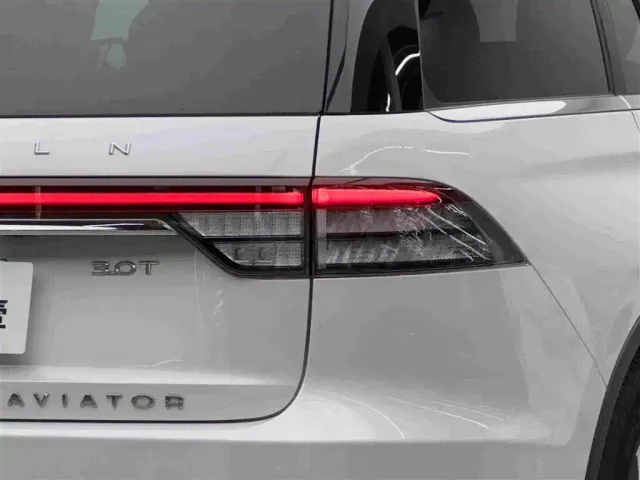 Lincoln Aviator — Фото автомобиля 18