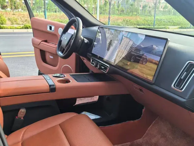Li Auto L8 — Фото автомобиля 7