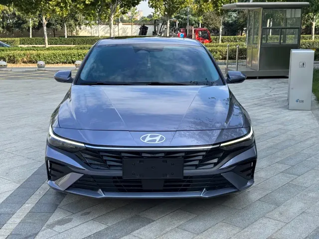 Hyundai Elantra — Фото автомобиля 2