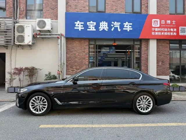 BMW 5 Series — Фото автомобиля 10