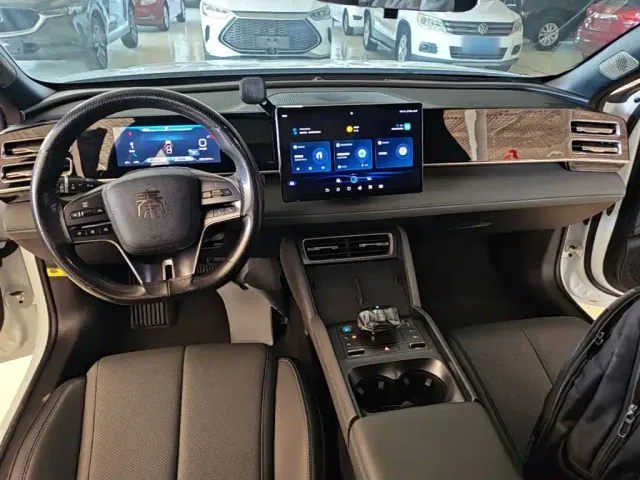 BYD Qin L — Фото автомобиля 9