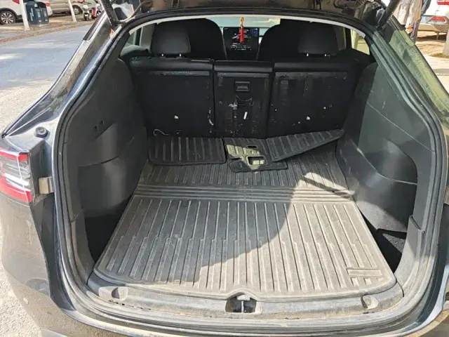 Tesla Model Y — Фото автомобиля 4
