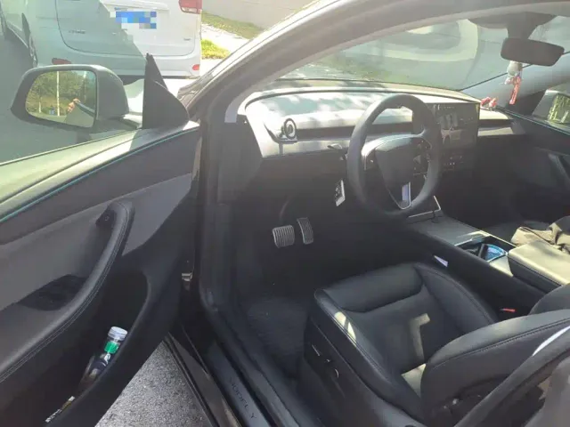 Tesla Model Y — Фото автомобиля 12
