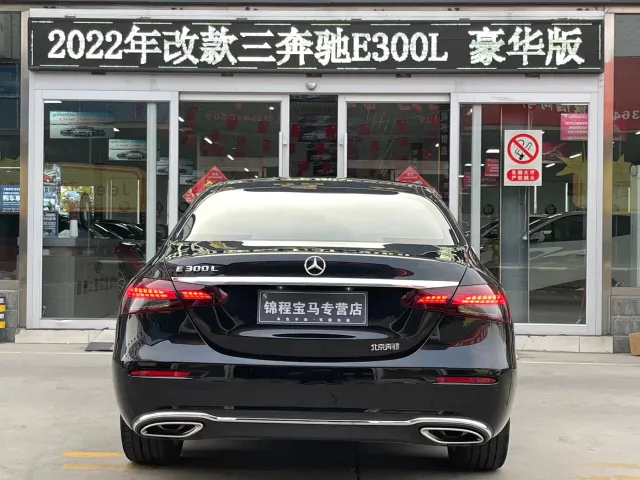 Mercedes-Benz E-Class — Фото автомобиля 4