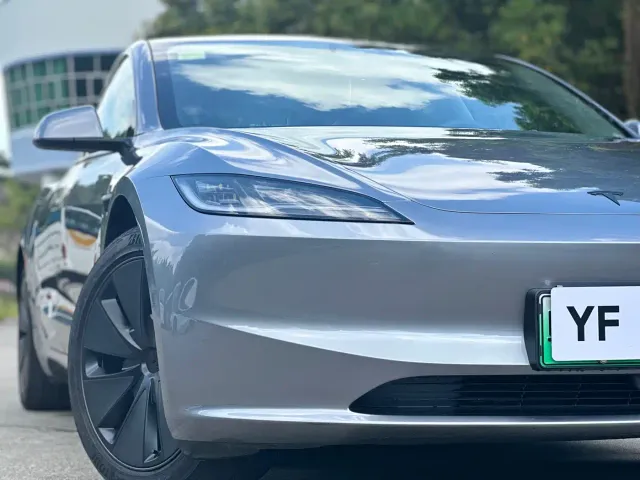 Tesla Model 3 — Фото автомобиля 4