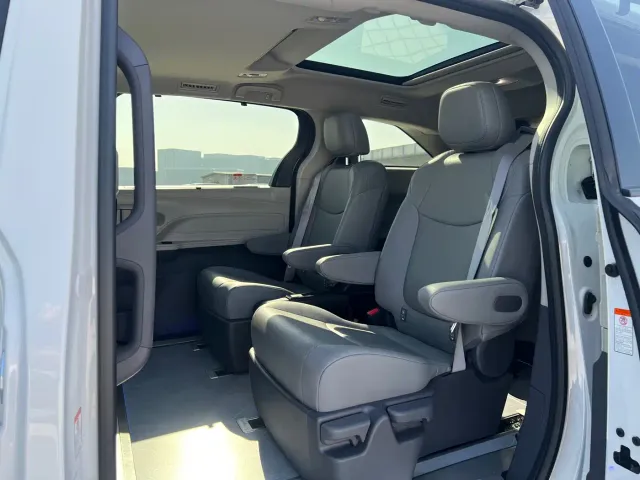 Toyota Granvia — Фото автомобиля 11