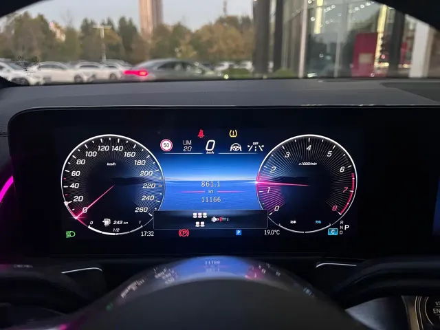 Mercedes-Benz GLB-Class — Фото автомобиля 10