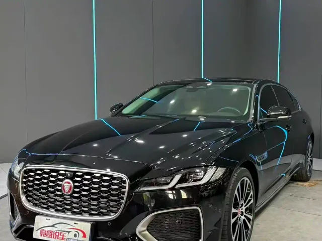 Фотография автомобиля — Jaguar XFL