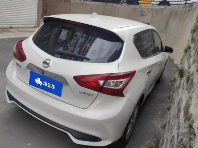 Nissan Tiida — Фото автомобиля 3
