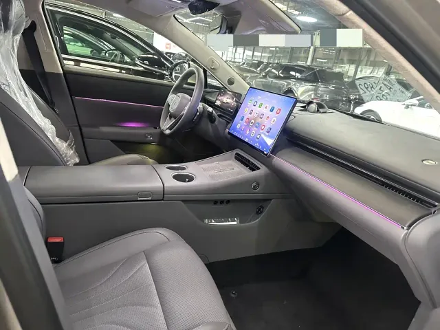Voyah Auto VOYAH Zhuiguang L 2025 Mid-configuration Model — Фото автомобиля 5