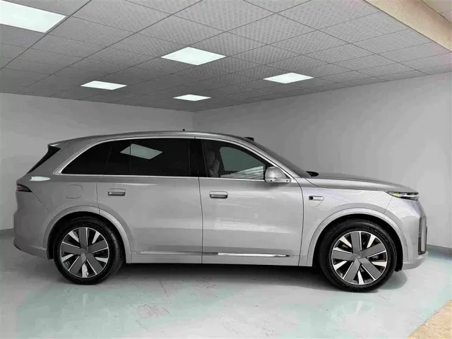 Li Auto L8 — Фото автомобиля 3