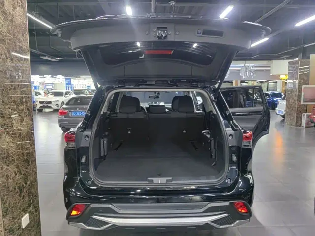 Toyota Highlander — Фото автомобиля 18