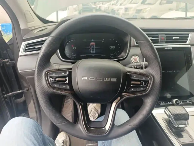 Roewe RX5 — Фото автомобиля 10