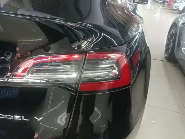 Tesla Model Y — Фото автомобиля 7