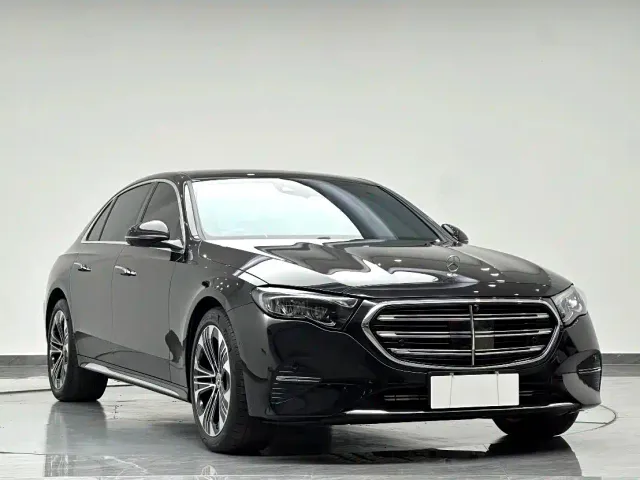 Mercedes-Benz E-Class — Фото автомобиля 2