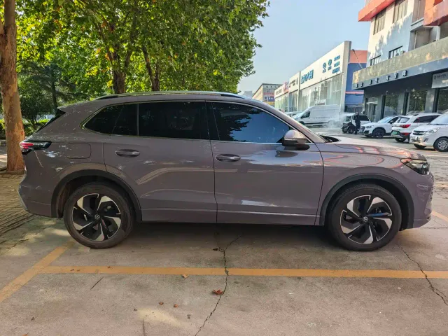 Volkswagen Tiguan L — Фото автомобиля 5