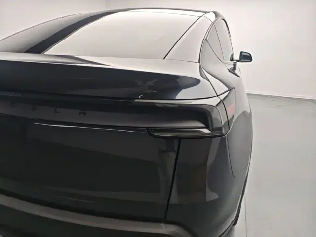 Tesla Model Y — Фото автомобиля 7