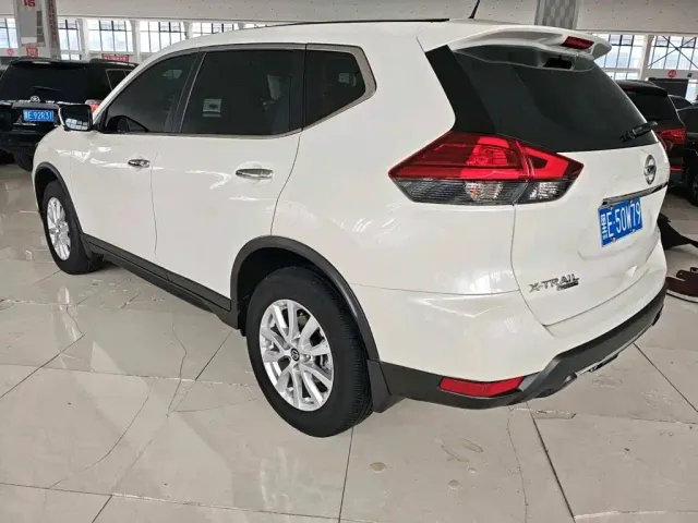 Nissan X-Trail — Фото автомобиля 5