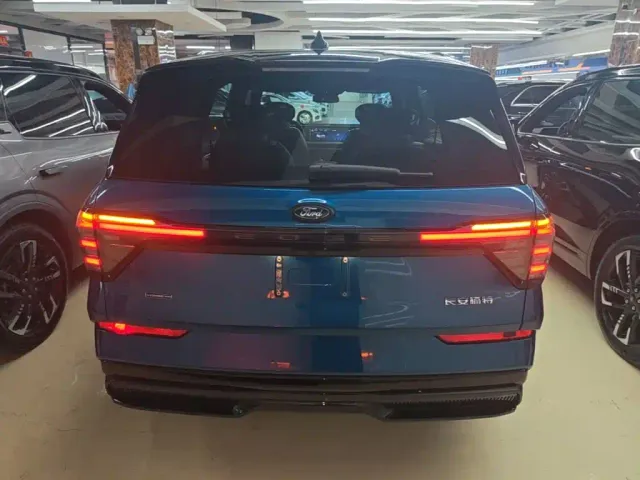 Ford Edge — Фото автомобиля 5