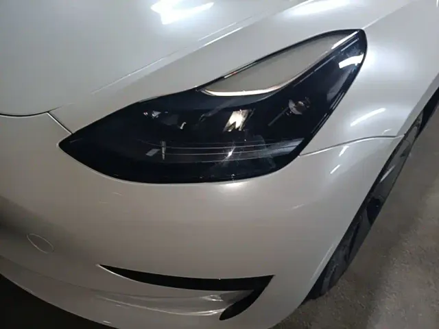 Tesla Model 3 — Фото автомобиля 23