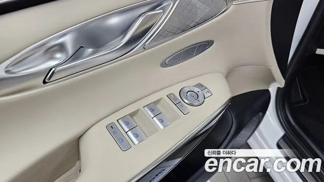 Genesis GV70 — Фото автомобиля 30