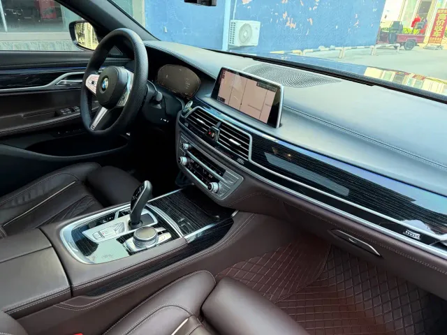 BMW 7 Series — Фото автомобиля 14