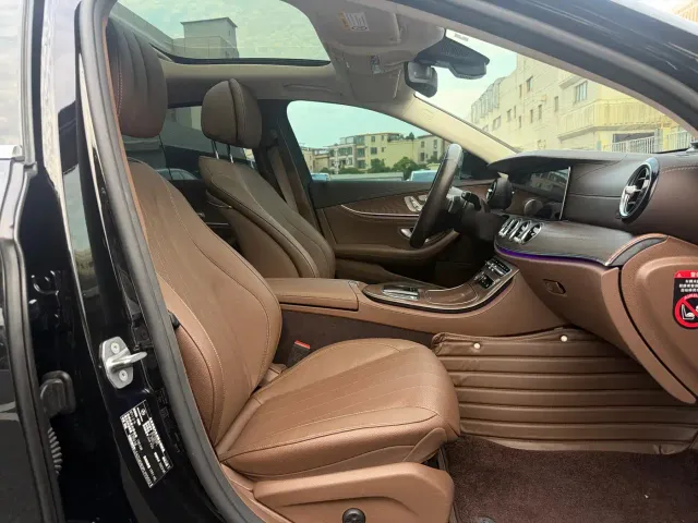Mercedes-Benz E-Class — Фото автомобиля 12