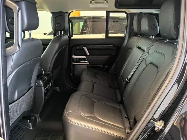 Land Rover Defender — Фото автомобиля 10