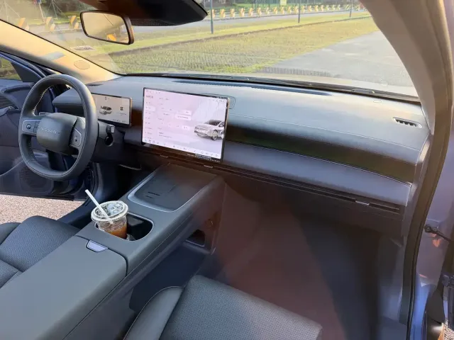 Nissan Nissan N6 2025 Mid Configuration — Фото автомобиля 17