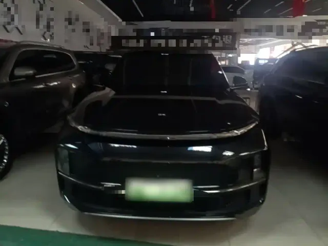 Li Auto L8 — Фото автомобиля 2