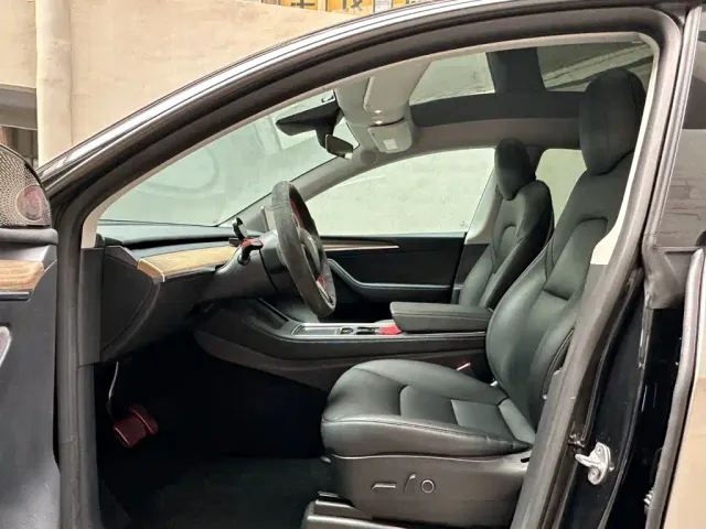 Tesla Model Y — Фото автомобиля 9