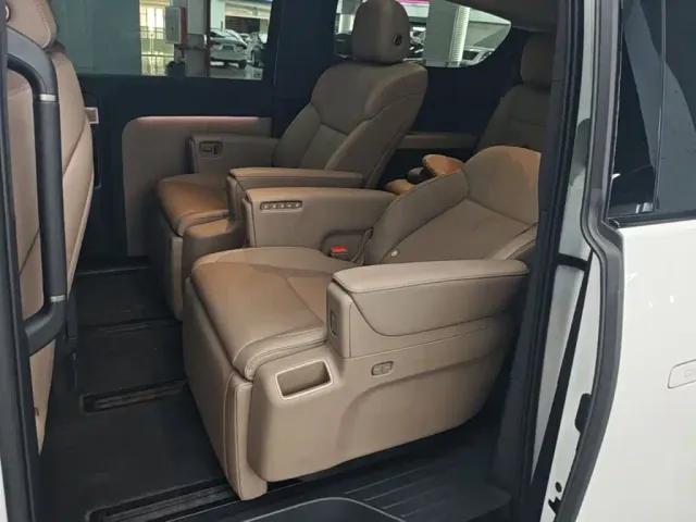 Li Auto MEGA — Фото автомобиля 16